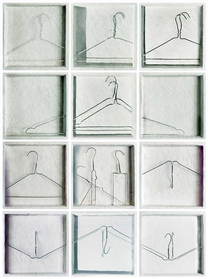 S2--18 Kompilation von 12 Gipsreliefs mit Drahtbügeln, 100 x 132 x 6 cm, 1996